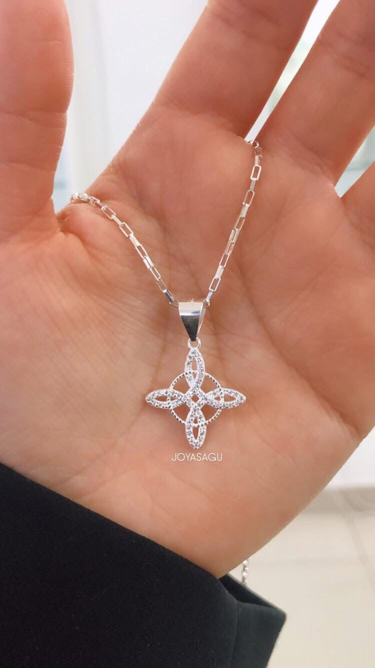 Collar Nudo Bruja Microcircones