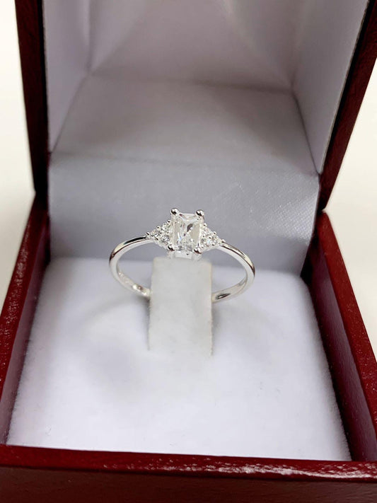 Anillo Solitario Circón Baguette ▫️